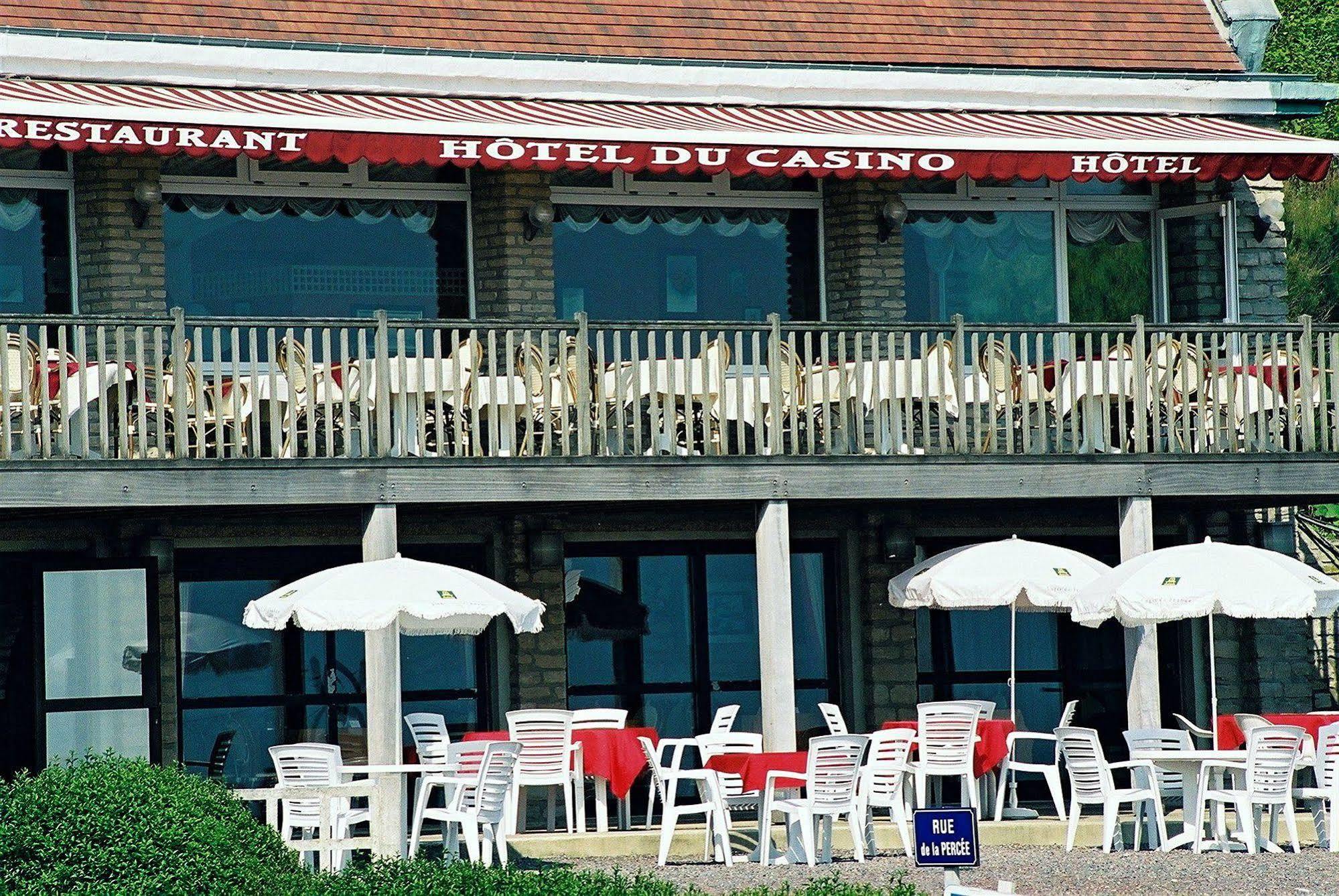Logis Hotel Du Casino Restaurant Le Mathelia Vierville-sur-Mer Exterior photo